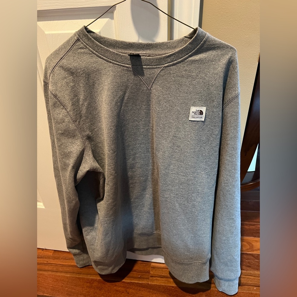 The North Face box logo Men’s fleece crew, size Medium in Grey
